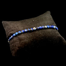 Загрузить изображение в средство просмотра галереи, Браслет Лазурит 4 мм , раненые 46 бусин
