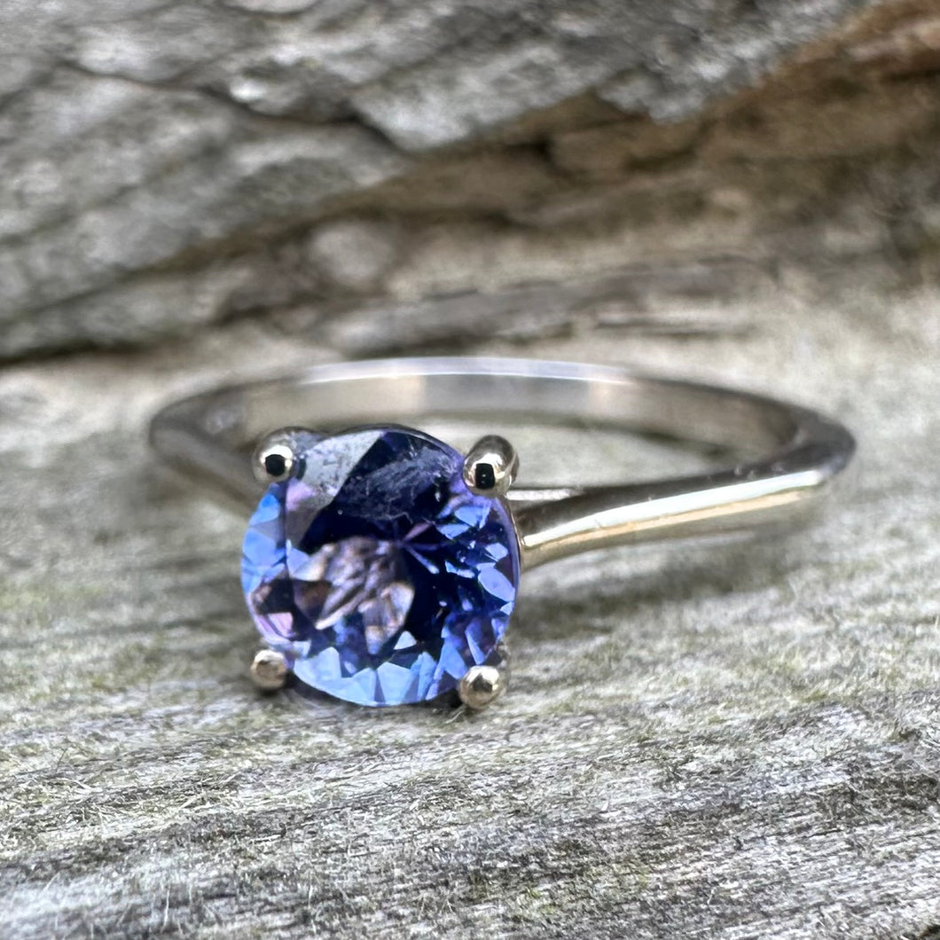 Tanzanite Ring 1 Carat in 585 Gold