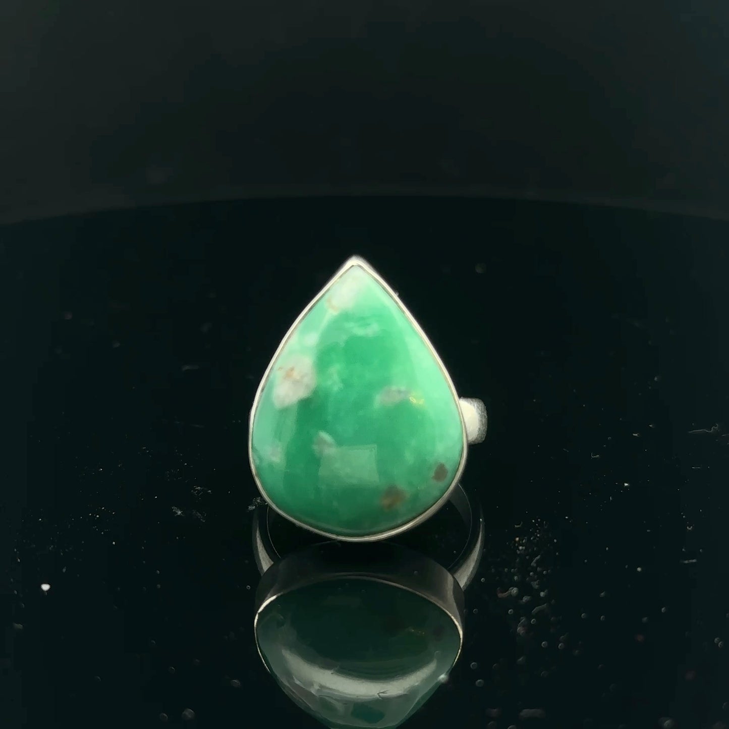 Chrysoprase ring, size 19, 8.4 g; 925 silver
