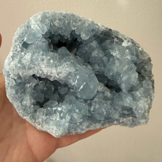 Celestine Crystal 1010 g 15 × 8 × 8 cm