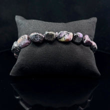 Загрузить изображение в средство просмотра галереи, Charoite Aegirine Bead Bracelet 
