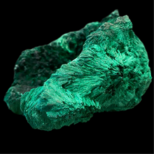 Load image into Gallery viewer, Crystal Malachite, 1280 g, 12 x 15 x 10 cm
