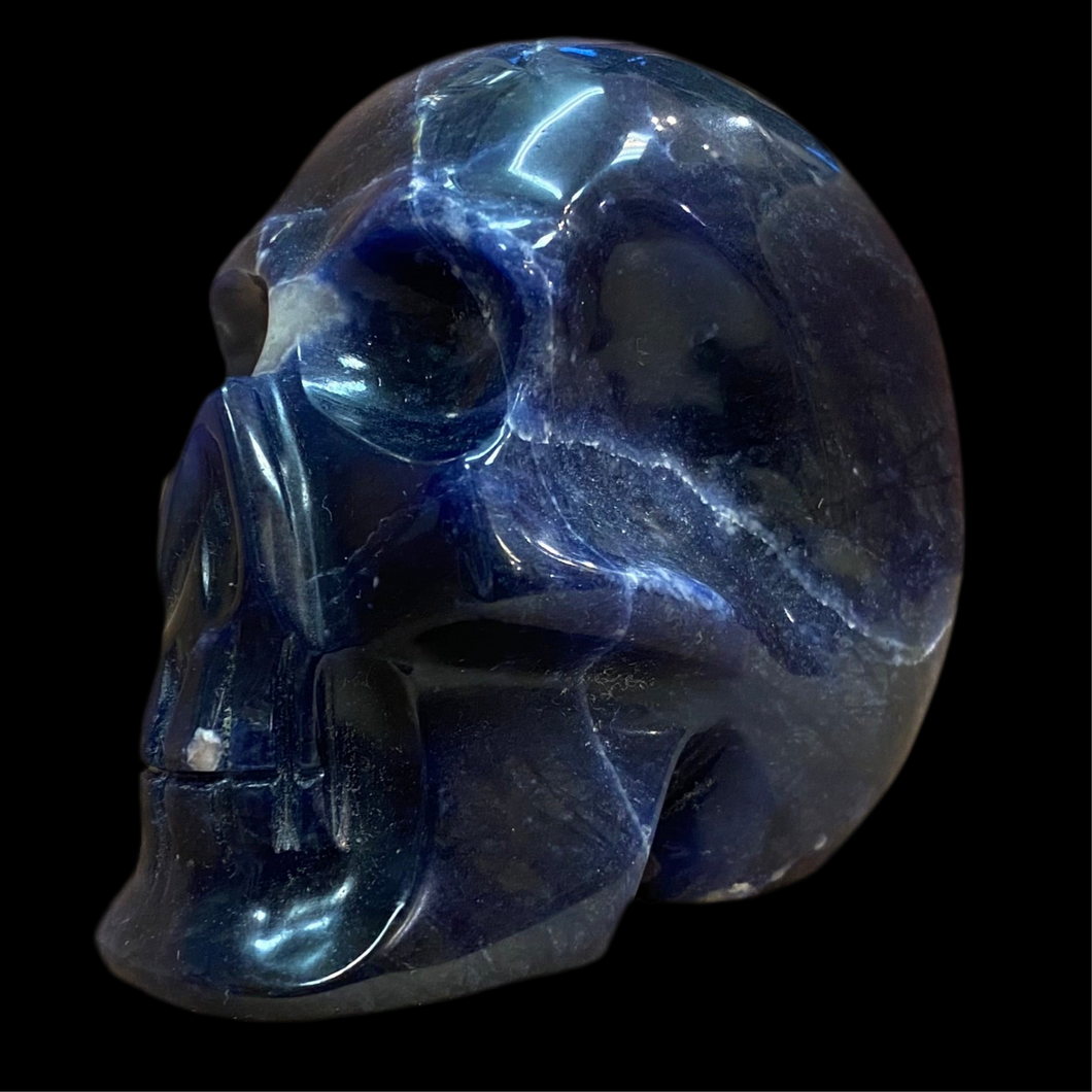 Skull, Sodalite; 420 gr; 7 by 8 cm