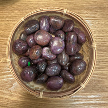 Загрузить изображение в средство просмотра галереи, Корунд ( Рубин) 25-32 гр, 2 на 3 см
