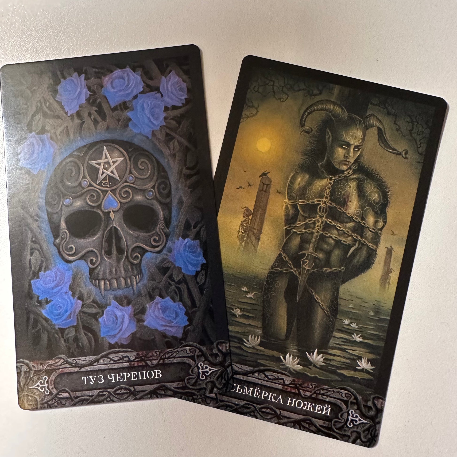 Tarot of Vampyres Phantasmagoria tarot cards close-up