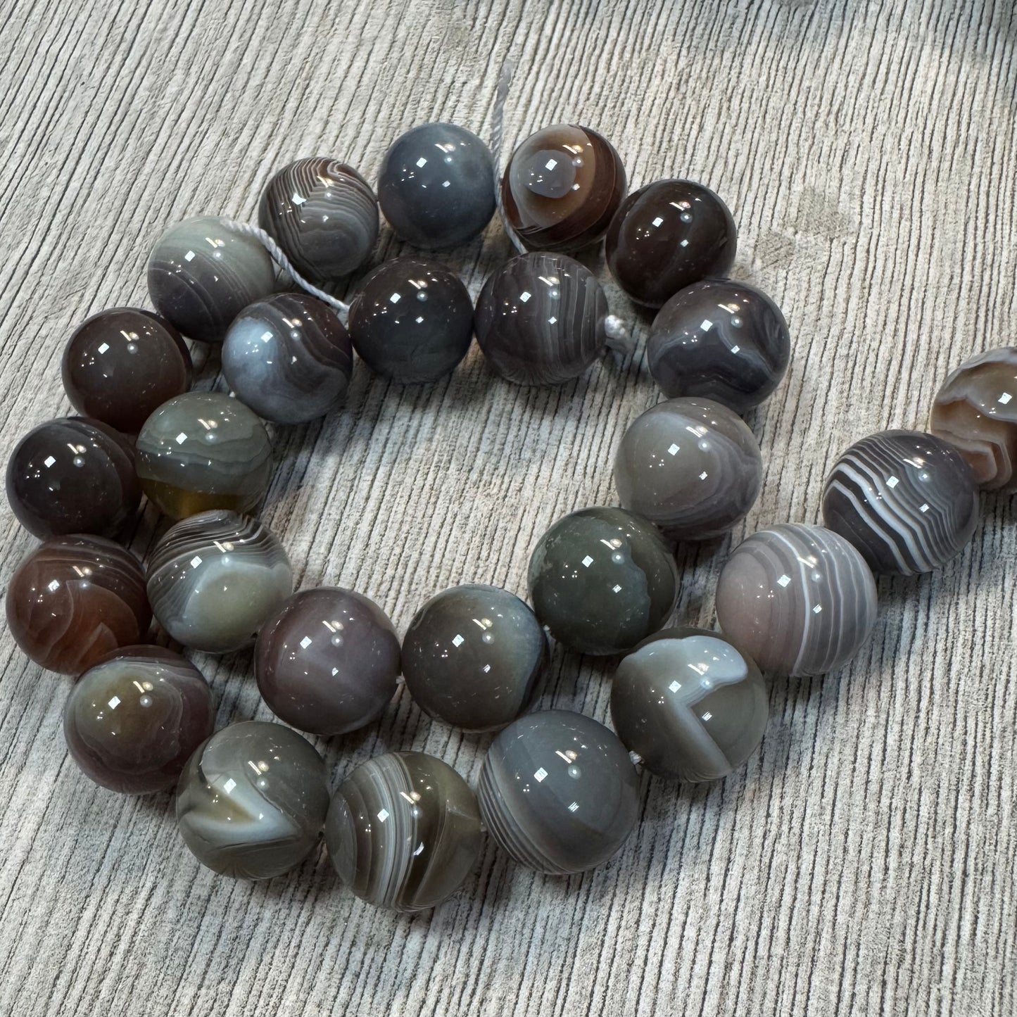 Agate beads 14mm, 28 pcs.