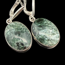 Lejupielādēt attēlu galerijas skatītājā, Комплект Серафинит  серьги 4 см , кольцо 17 размер, серебро 925
