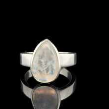 Загрузить изображение в средство просмотра галереи, Moonstone Ring Size 17 Sterling Silver 925
