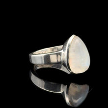 Загрузить изображение в средство просмотра галереи, Moonstone Ring Size 17 Sterling Silver 925

