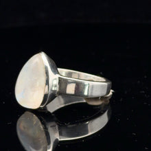 Загрузить изображение в средство просмотра галереи, Moonstone Ring Size 17 Sterling Silver 925
