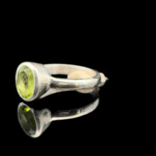 Загрузить изображение в средство просмотра галереи, Peridot Ring Size 17 Sterling Silver 925
