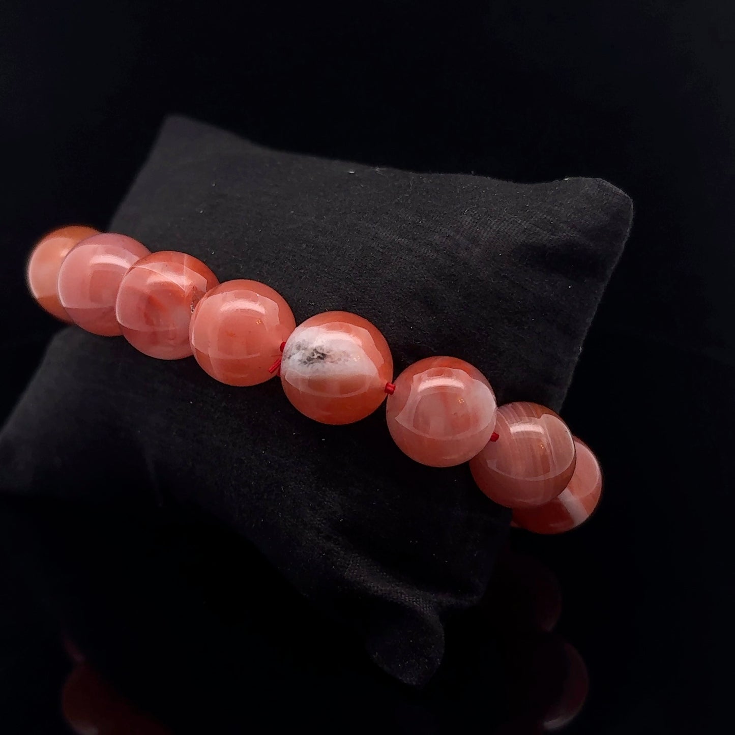Karneola rokassprādze, 11 mm, 16 krelles