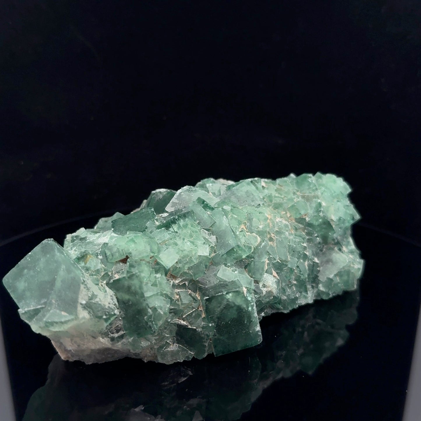 Флюорит флюоресцирующий, 120 мм длина, 347 грамм