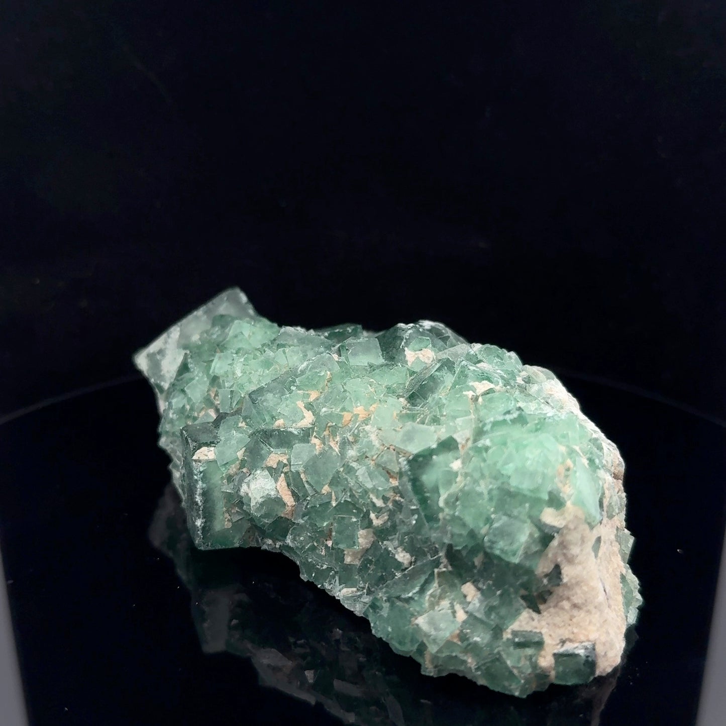 Флюорит флюоресцирующий, 120 мм длина, 347 грамм