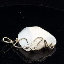 Загрузить изображение в средство просмотра галереи, Pendant Kaholong 6 cm, stone 4 by 4 cm, metal nyselber
