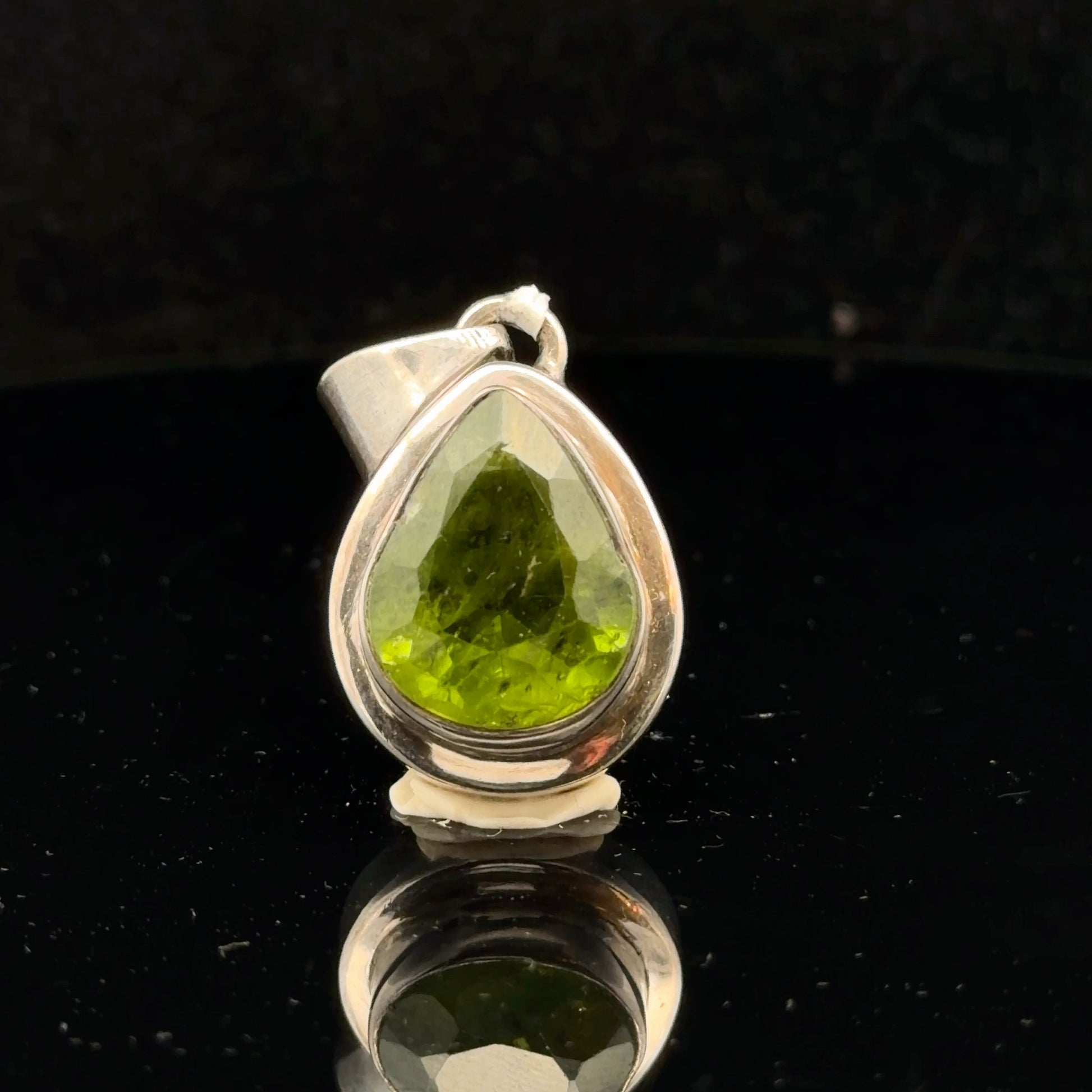 Chrysolite (Peridot) Pendant 3 cm 12.7 g Silver 925