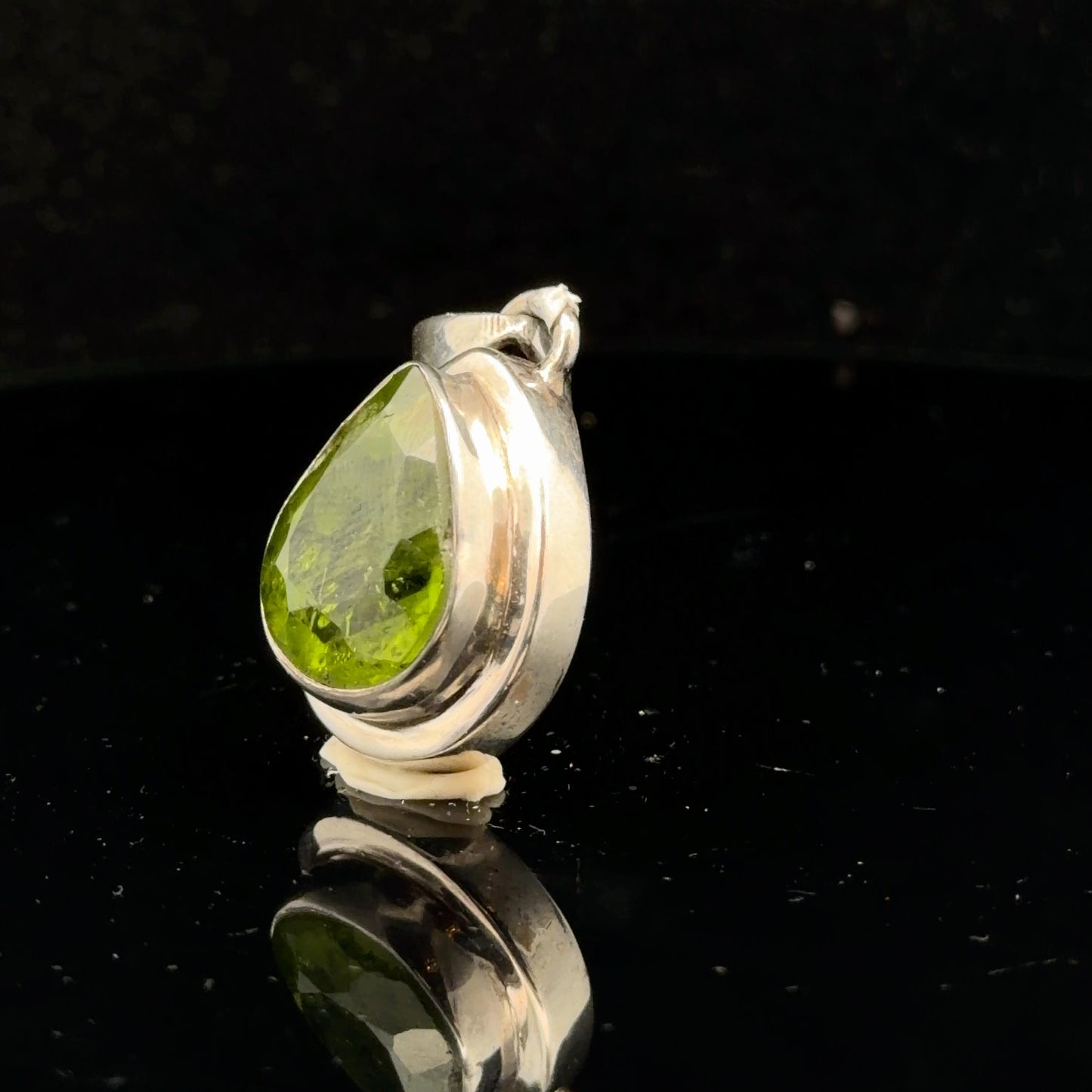 Chrysolite (Peridot) Pendant 3 cm 12.7 g Silver 925