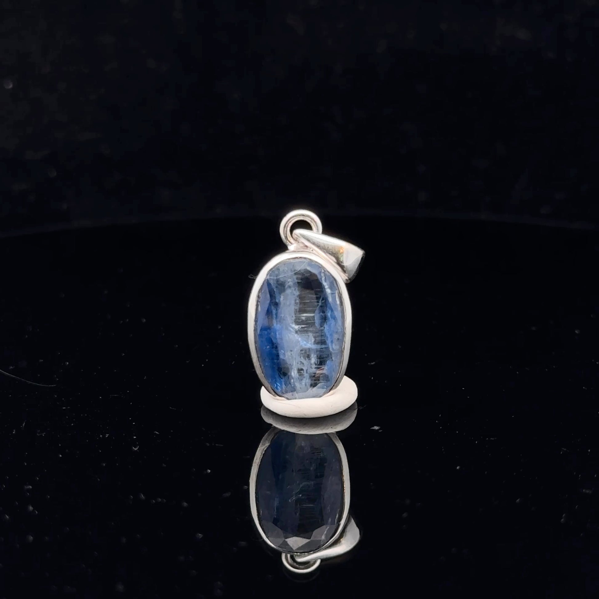 Kyanite Pendant Silver 925 21 mm