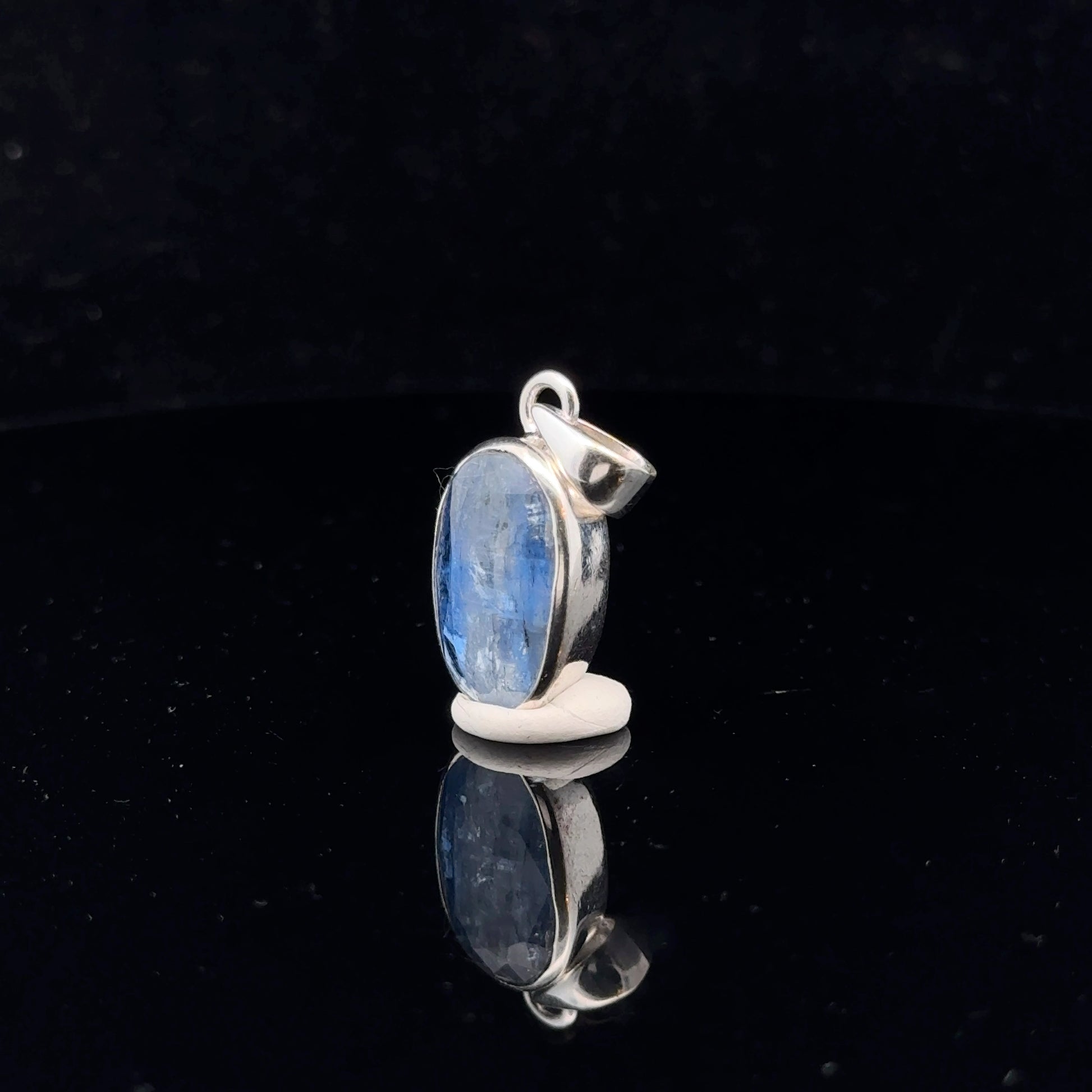 Kyanite Pendant Silver 925 21 mm