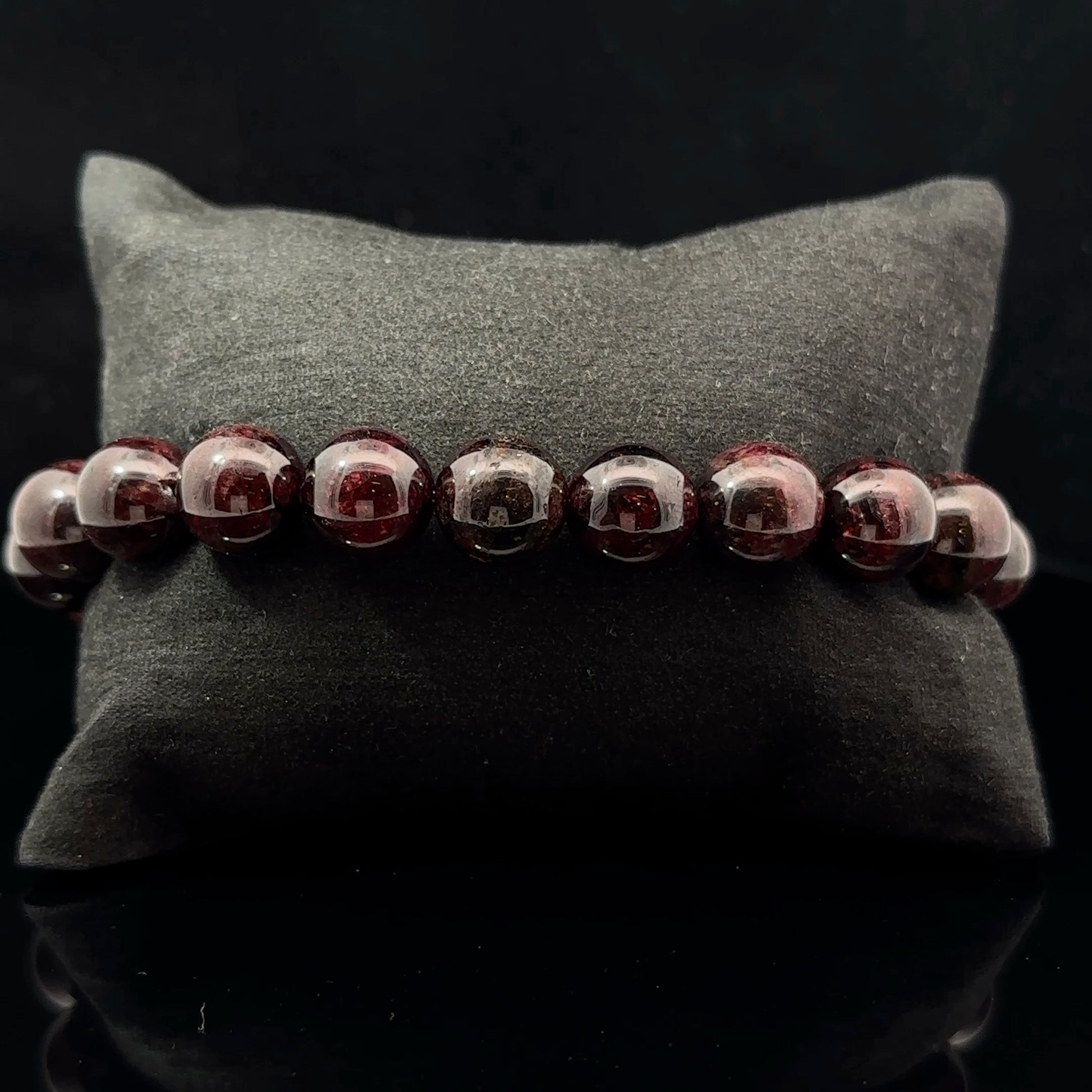 Pyrope Garnet Bead Bracelet 10 mm 19 Beads