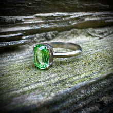 Load image into Gallery viewer, Ring Garnet 0.35 carats in gold 585 
