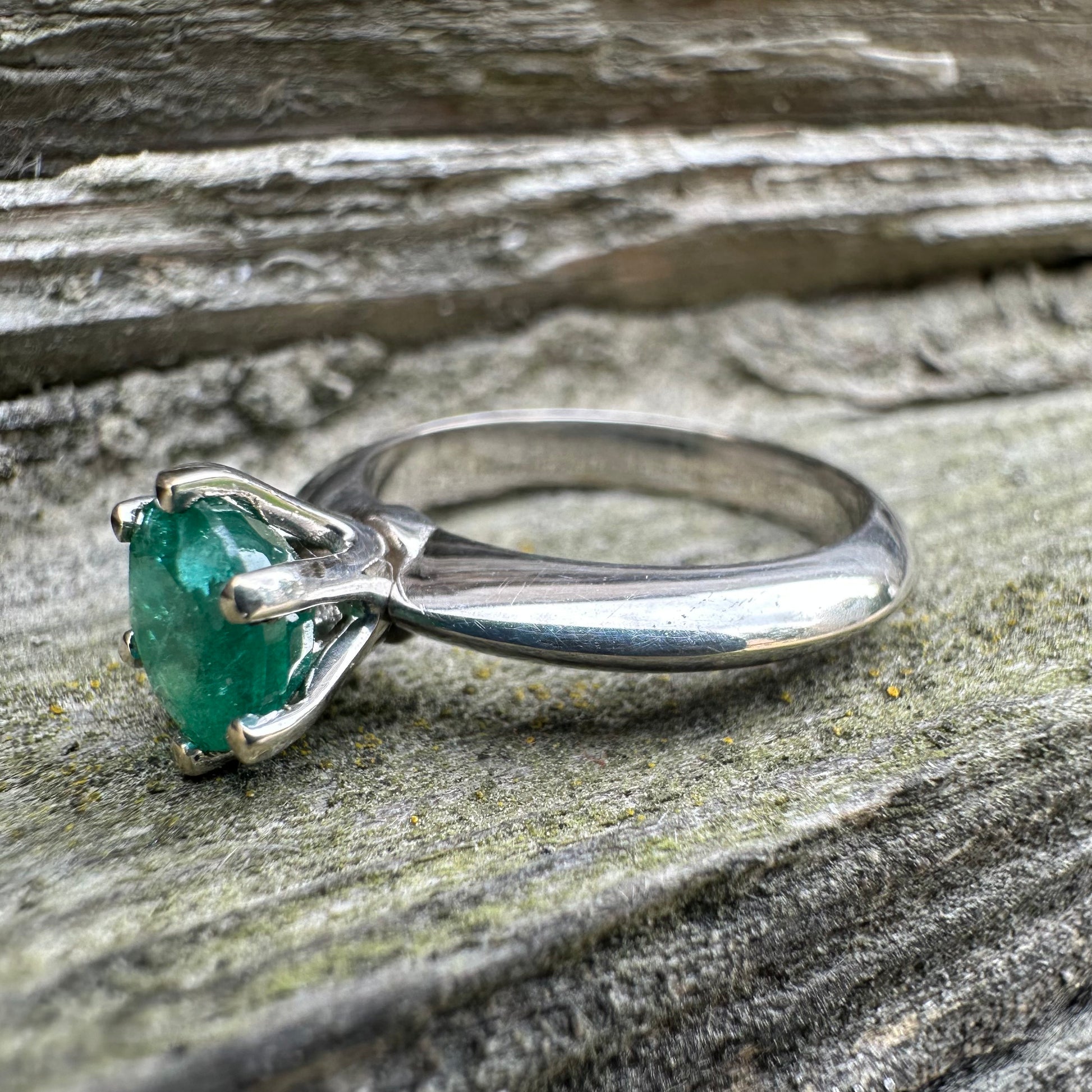 Emerald Ring Gold 585 Size 17 1.3 ct 4.2 g