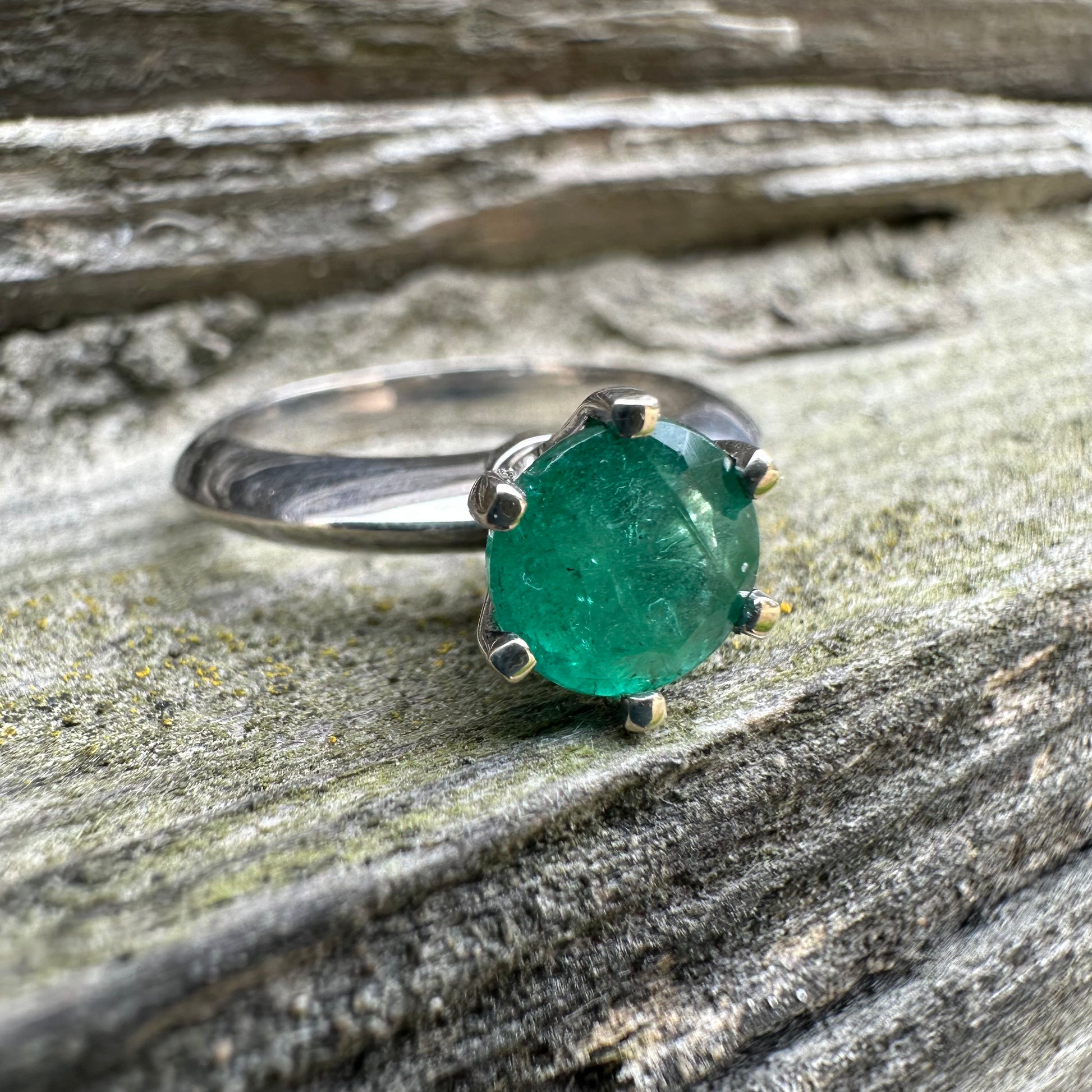 Emerald Ring Gold 585 Size 17 1.3 ct 
