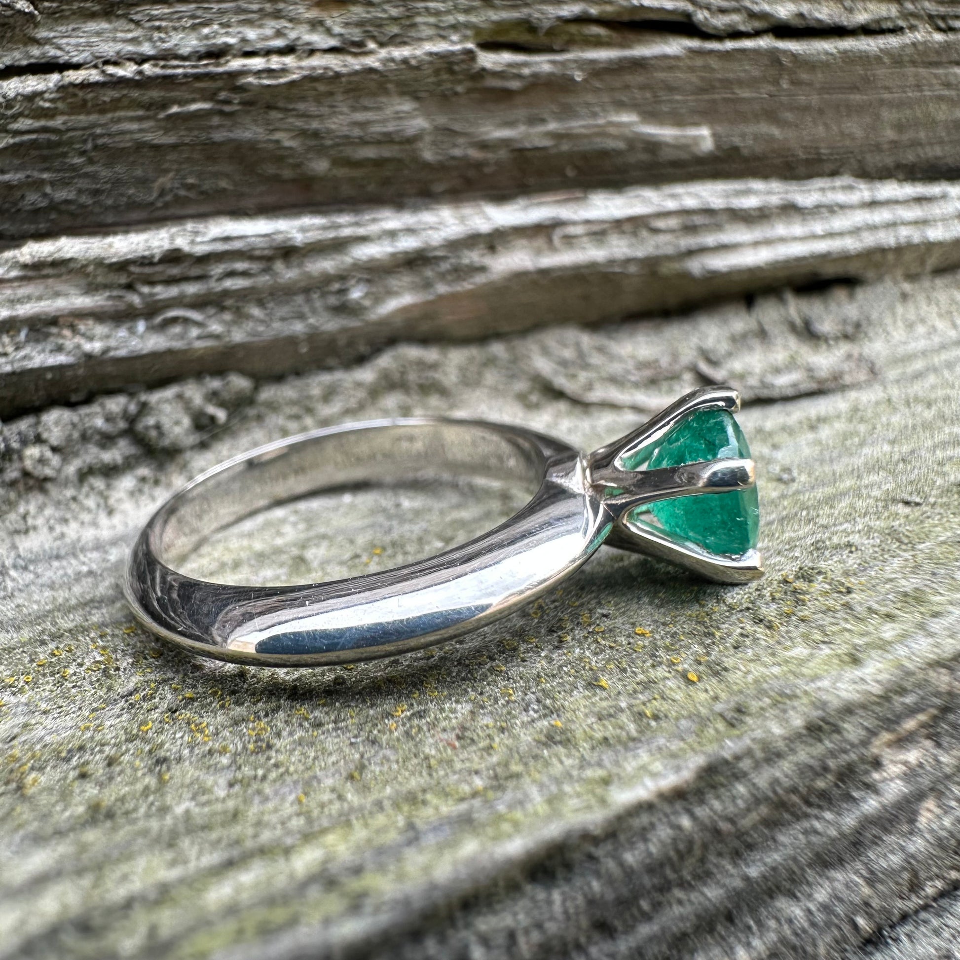 Emerald Ring Gold 585 Size 17 1.3 ct 4.2 g