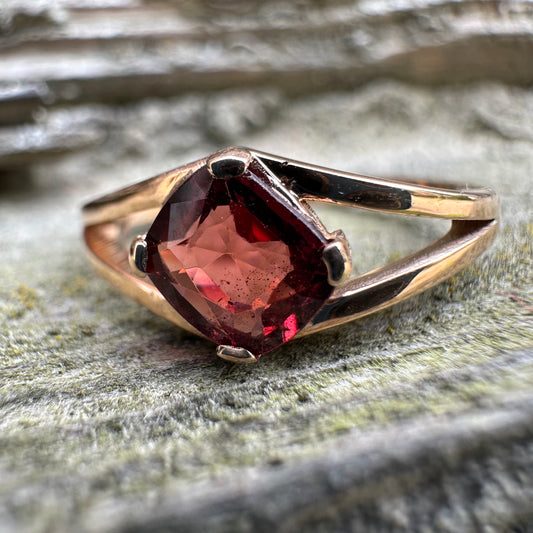 Spinel Ring Gold 585 Size 15.5 0.8 ct front