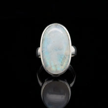 Загрузить изображение в средство просмотра галереи, Кольцо Одуляр ( лунный камень) размер ; серебро 925

