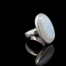 Загрузить изображение в средство просмотра галереи, Кольцо Одуляр ( лунный камень) размер ; серебро 925
