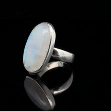 Загрузить изображение в средство просмотра галереи, Кольцо Одуляр ( лунный камень) размер ; серебро 925
