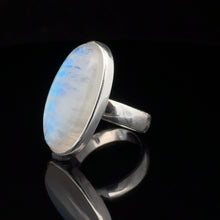 Загрузить изображение в средство просмотра галереи, Кольцо Одуляр ( лунный камень) размер; серебро 925
