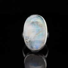 Загрузить изображение в средство просмотра галереи, Кольцо Одуляр( лунный камень) размер ; серебро 925
