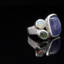 Загрузить изображение в средство просмотра галереи, Кольцо Танзанит 15 мм на 12 мм , опал, хризолит 15 гр 19 размер; серебро 925
