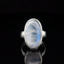 Загрузить изображение в средство просмотра галереи, Кольцо Одуляр(лунный камень ) размер ; серебро 925
