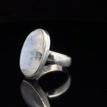 Загрузить изображение в средство просмотра галереи, Кольцо Одуляр(лунный камень ) размер ; серебро 925
