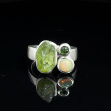 Загрузить изображение в средство просмотра галереи, Кольцо хризолит, опал  размер; серебро 925

