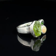 Загрузить изображение в средство просмотра галереи, Кольцо хризолит, опал  размер; серебро 925

