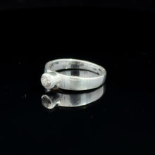 Загрузить изображение в средство просмотра галереи, Кольцо алмаз дикий размер ; серебро 925
