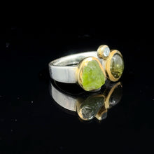 Загрузить изображение в средство просмотра галереи, Кольцо Хризолит дикий и обработанный 17,5 размер ; серебро 925
