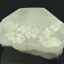 Lejupielādējiet un atskaņojiet videoklipus galerijas skatītājā Kristāla apofilīts 400 g, 9 x 6 x 5 cm
