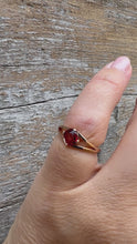 Load and play video in Gallery viewer, Spinel Ring 0.8 ct in 585 gold 
