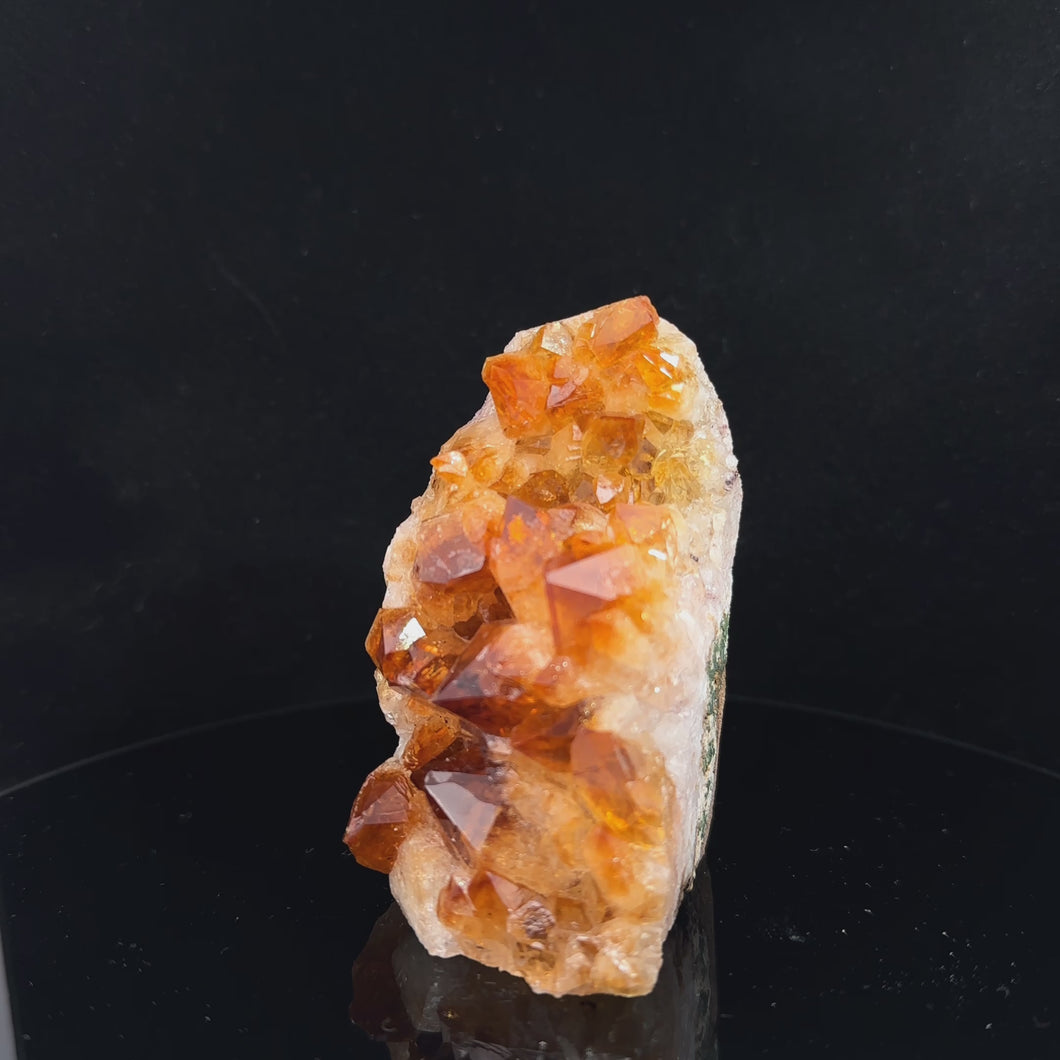 Друза Цитрин 220 гр;5 на 7 на 6 см