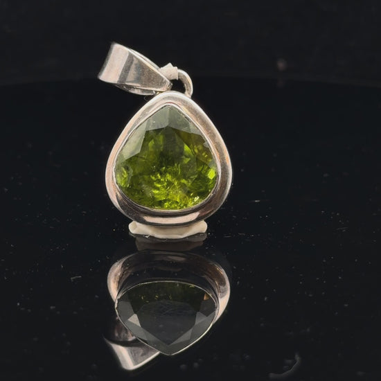 Chrysolite (Peridot) Pendant 3 cm 12×15 mm Silver 925
