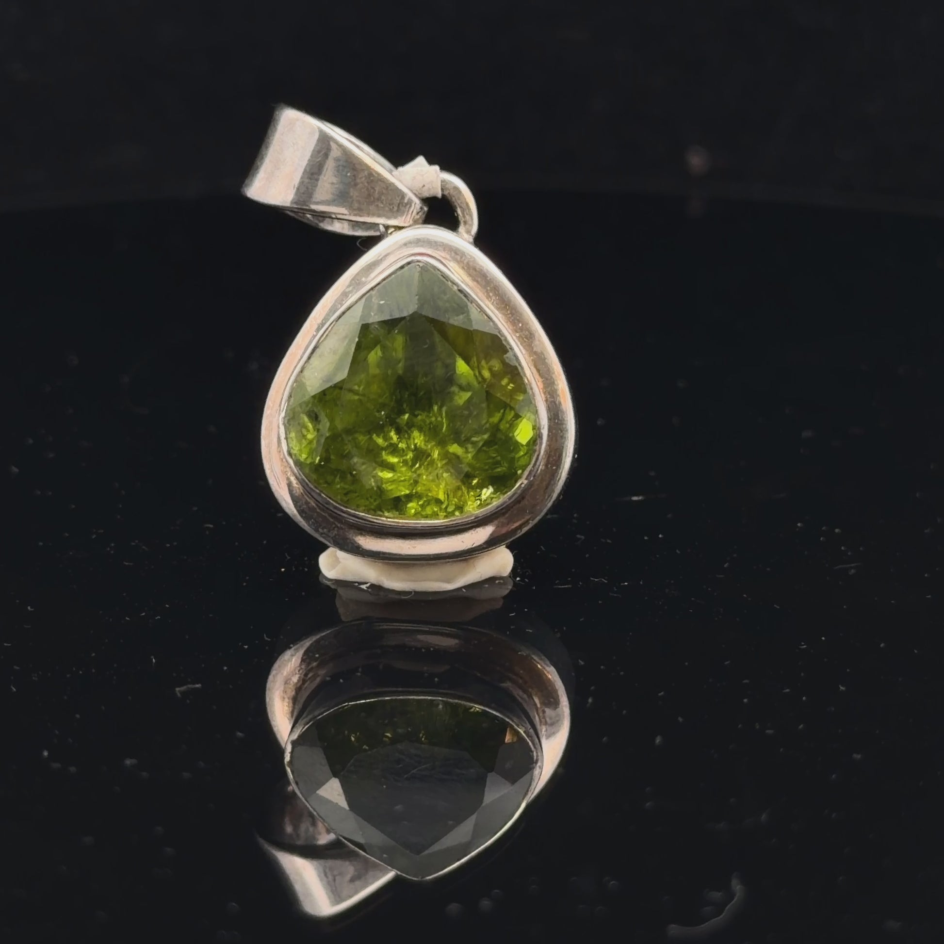 Chrysolite (Peridot) Pendant 3 cm 12×15 mm Silver 925