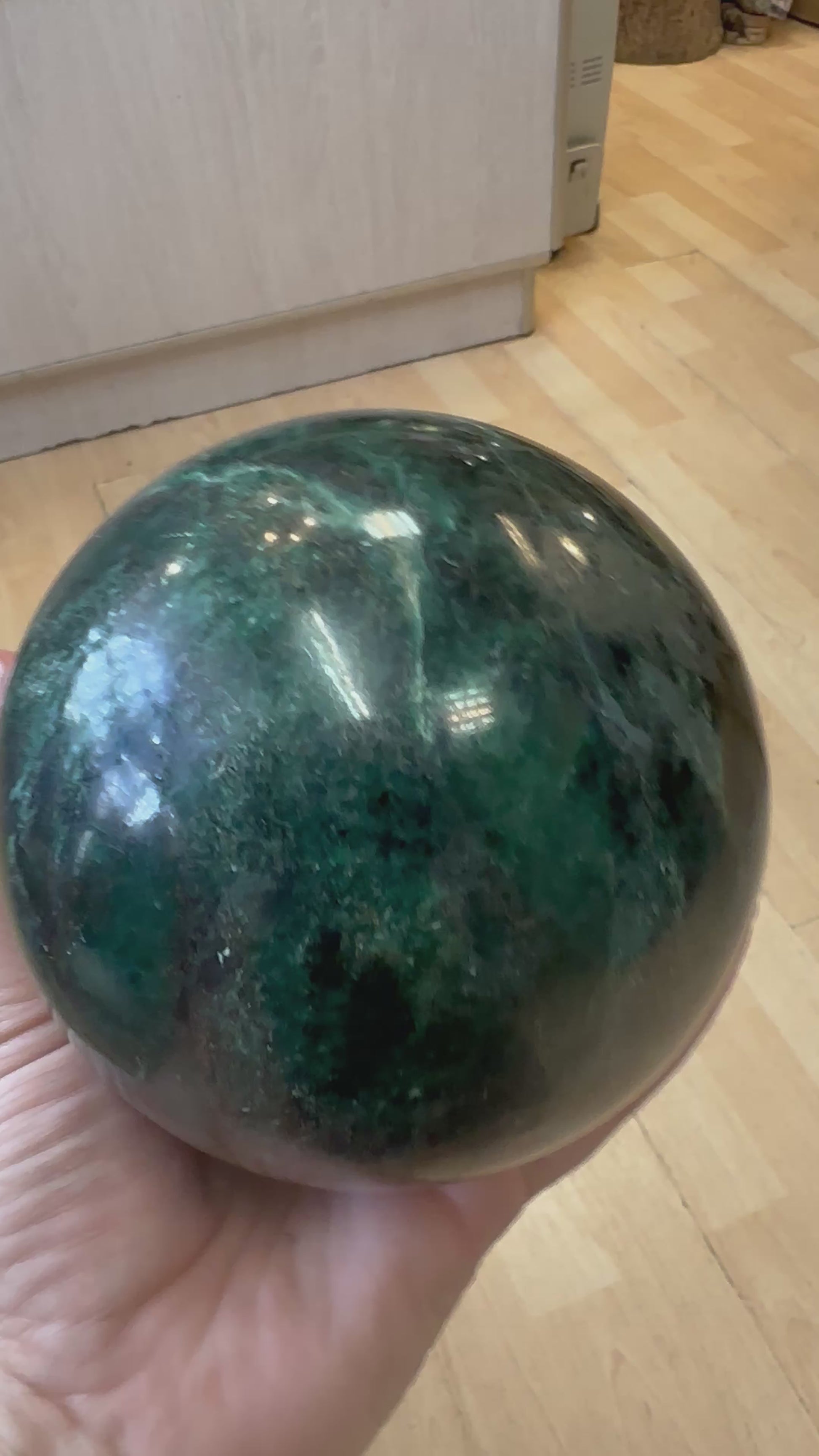 Aventurine Sphere 2400 kg 12 cm