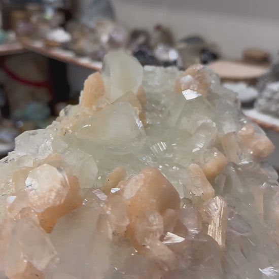 Apophyllite Druze 3200 g 25 × 20 × 3 cm