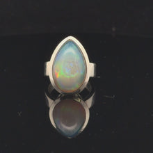 Загружайте и воспроизводите видео в средстве просмотра галереи Ethiopian Opal Ring Size 18 Silver 925
