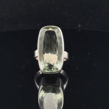 Загружайте и воспроизводите видео в средстве просмотра галереи Prasiolite ring, size 18, 11.4g, 925 silver
